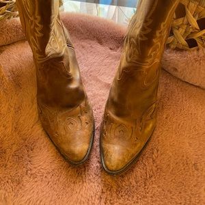 Durango Boots with Tooled Overlay. Size 10